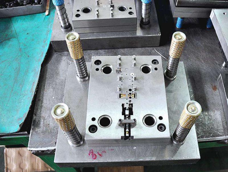 偏关模具制造-01